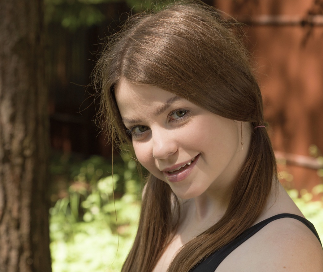 Clara Holmes’ Best Anti-Aging Foods According to Dietitians