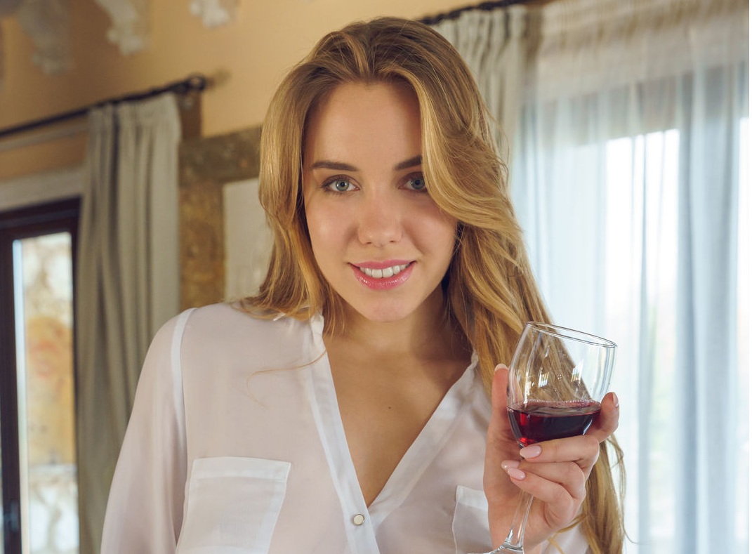 Claudia Harper Shares Her Experience, Gives Guidance on Health Insurance for Young Professionals