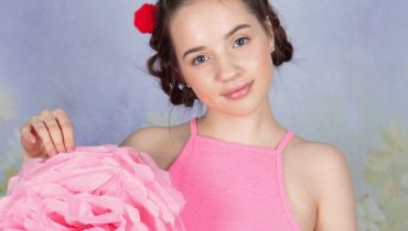 Phoebe Carter Shares Her Experience, Gives Advice on Collagen Peptides for Anti-Aging