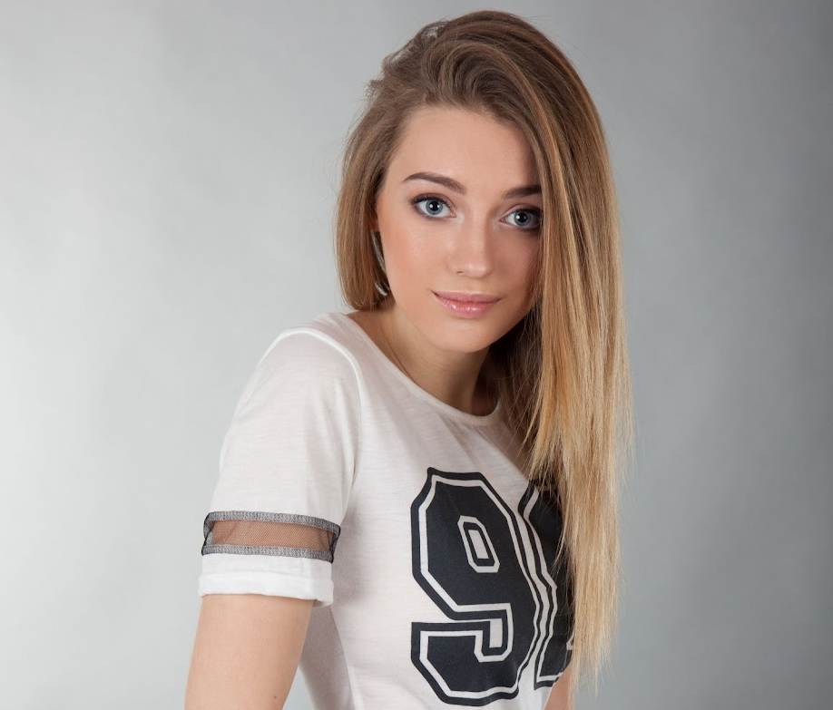 Harper Wallace shares her experience, gives advice on yoga for flexibility and strength