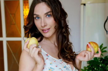 Female Wellness Coach Chloe Shares Blood Sugar Control Meal Plan Tips