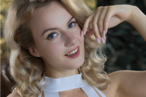 Female Health Coach Layla Shares a 2026 DASH Diet Meal Plan Review (Results, Costs, Pros & Cons)