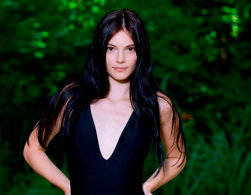 Ava Reed Reviews the Best Hair Growth Products for Women: A Hair Growth Treatment Women Guide
